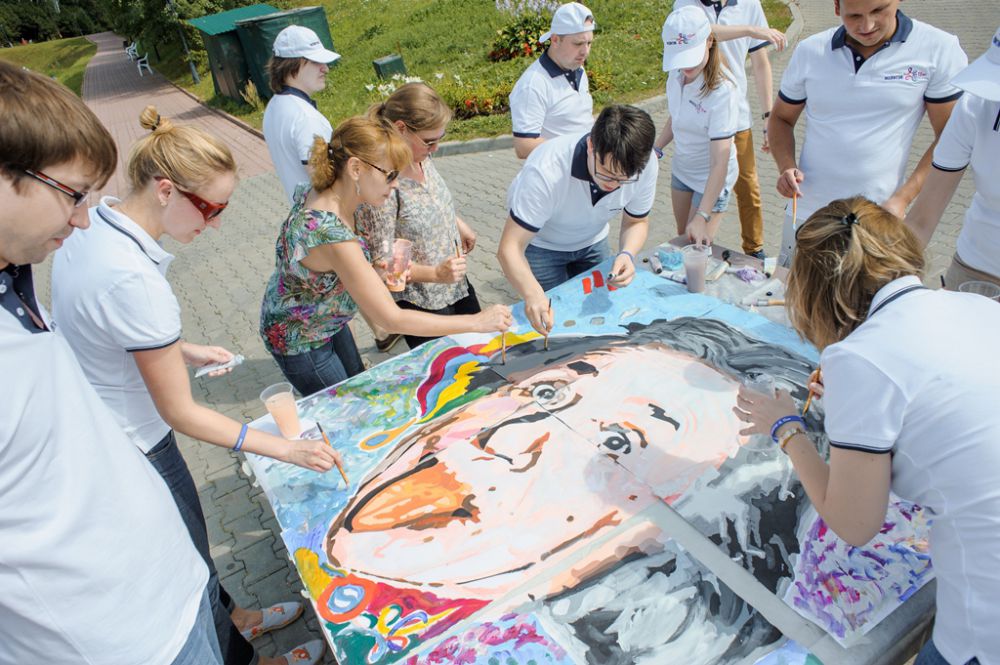 🎨 Корпоративная картина тимбилдинг в Тюмени: как создать образ успеха вместе